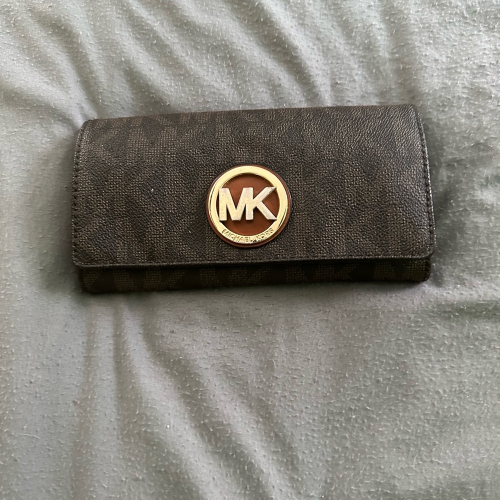 Michael kors wallet